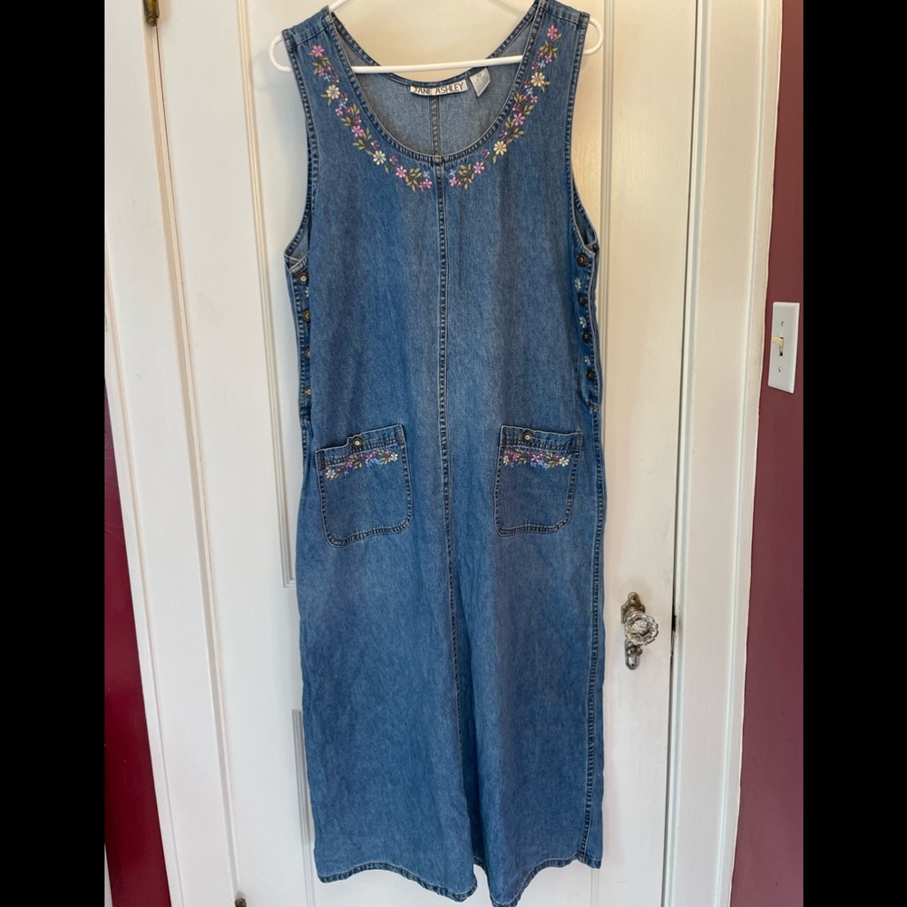 Vintage Jane Ashley denim embroidered dress. Size medium